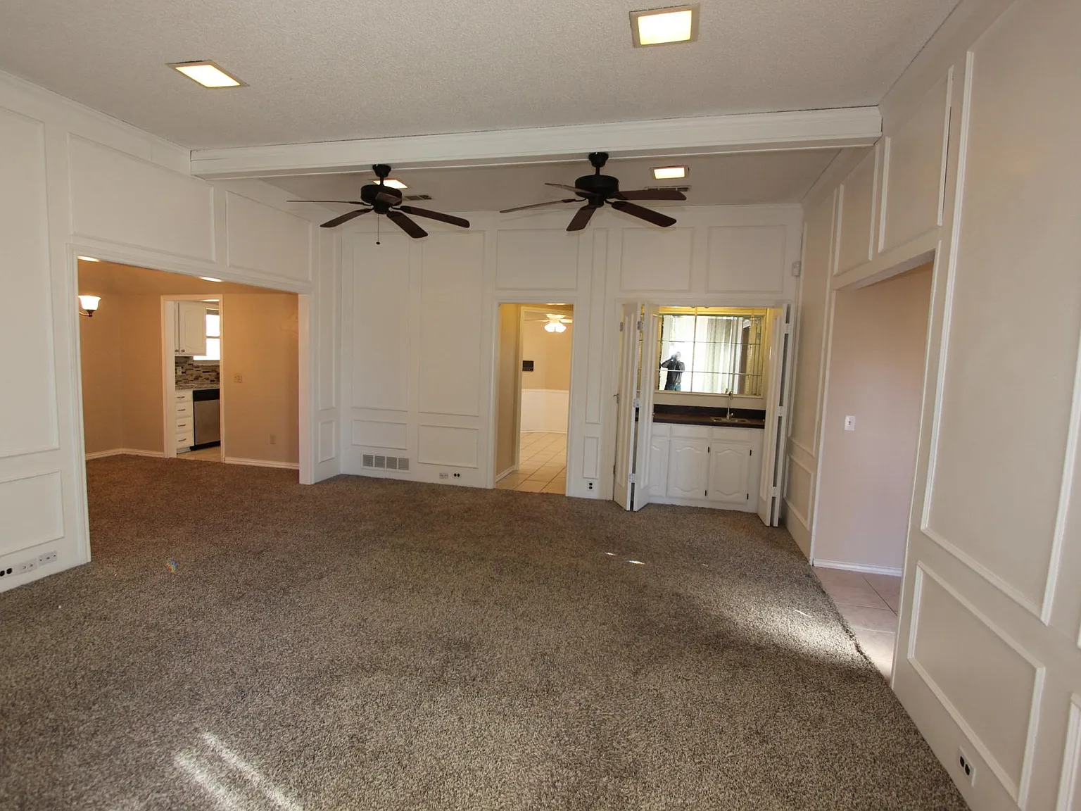 4 bed, 2061 sqft, $2,600 — Photo 3
