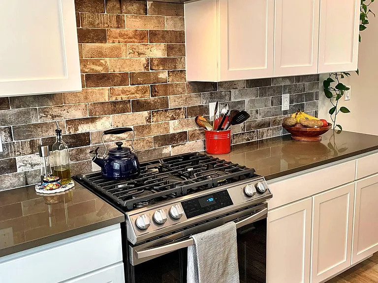 526 Meridian Ln — Photo 4