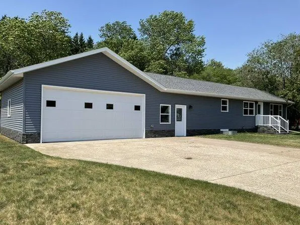 808 5th Ave SW, Rugby, ND 58368