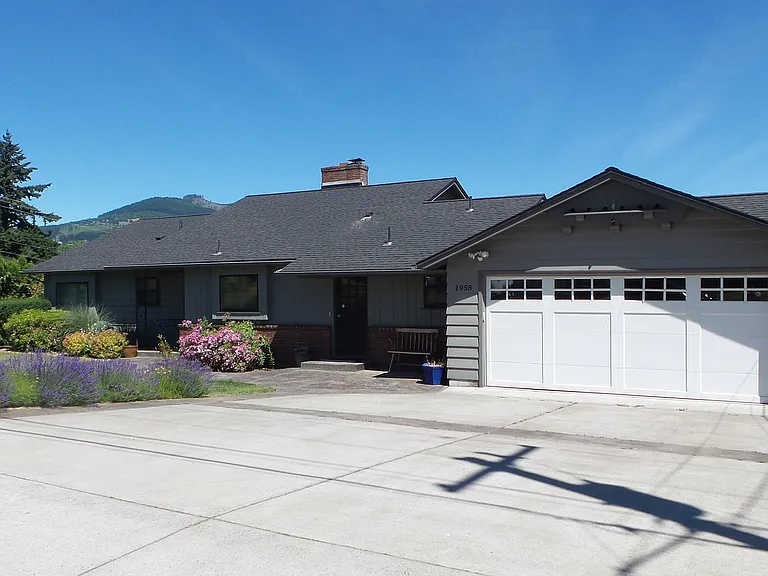 1958 Sherman Ave — Photo 2