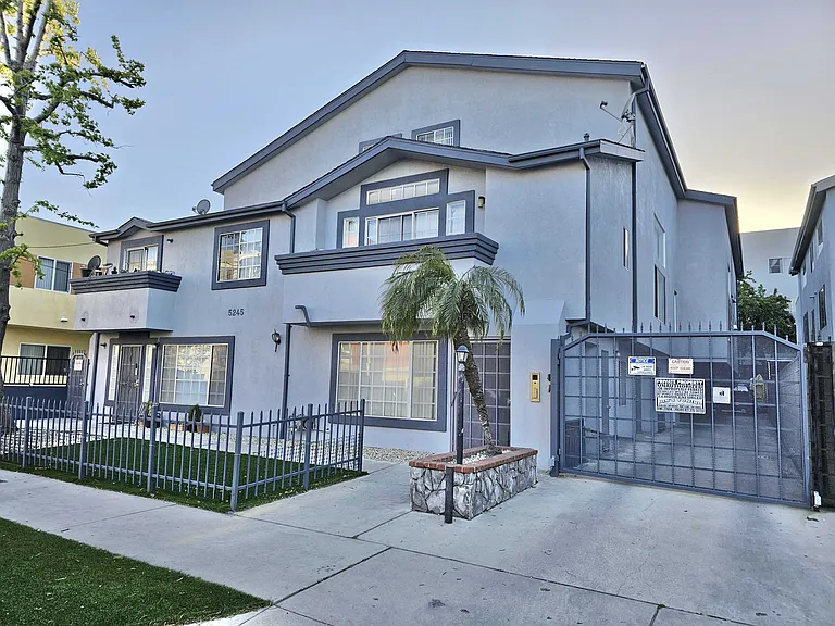 Riverton Ave — Photo 1