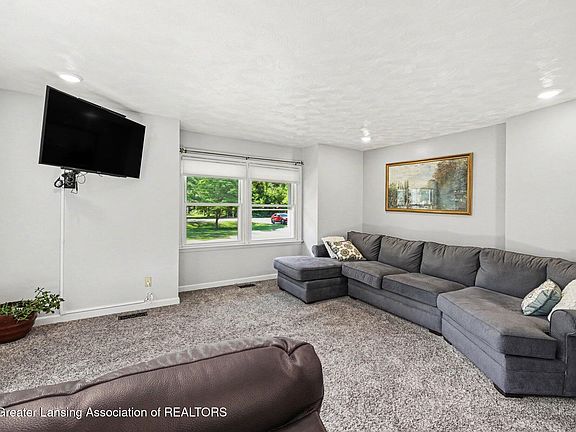 5th image of 5684 Forest Green Dr