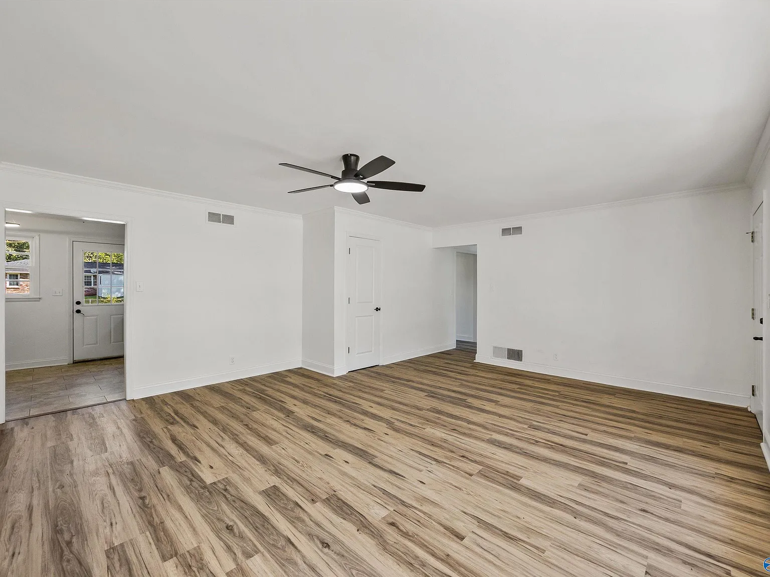 3 bed, 2.0 bath, 1371 sqft, $1,800 — Photo 4