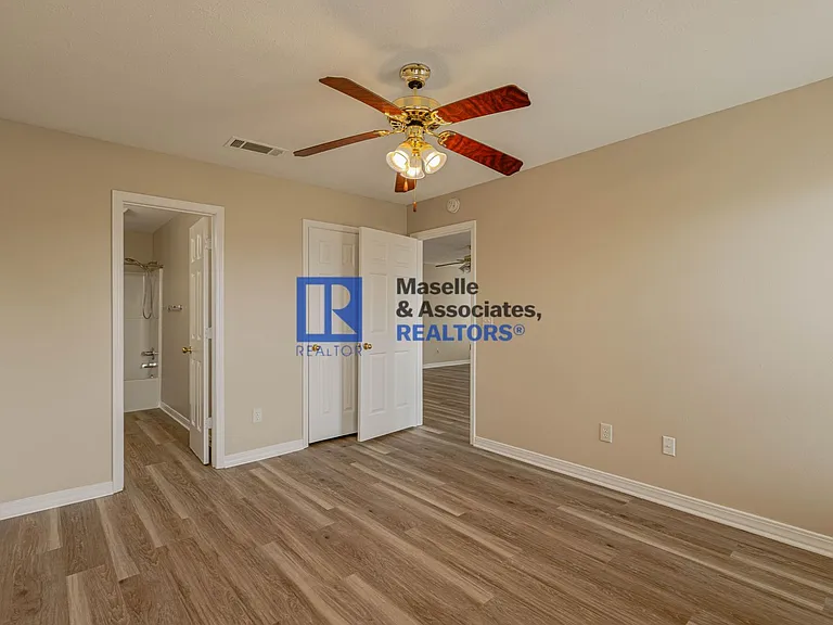 413 Woodlake Ln — Photo 22