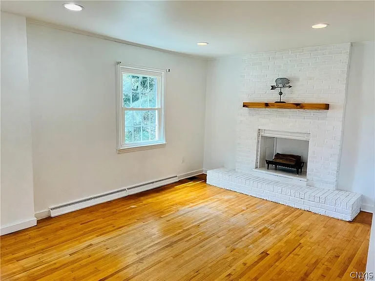 202 Elm St — Photo 8