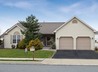 13 Dallas Ln, Sinking Spring, PA 19608