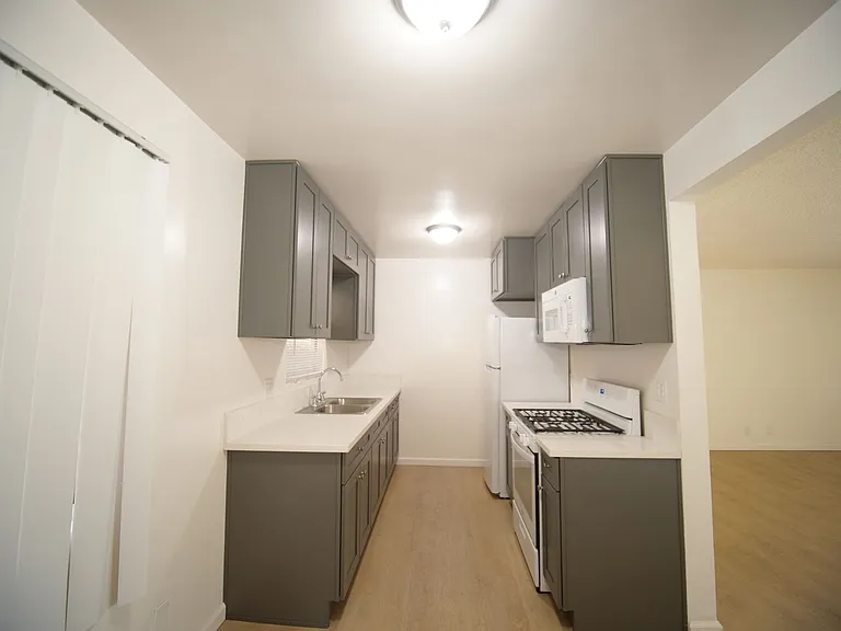 837 W Beach Ave #839 — Photo 23