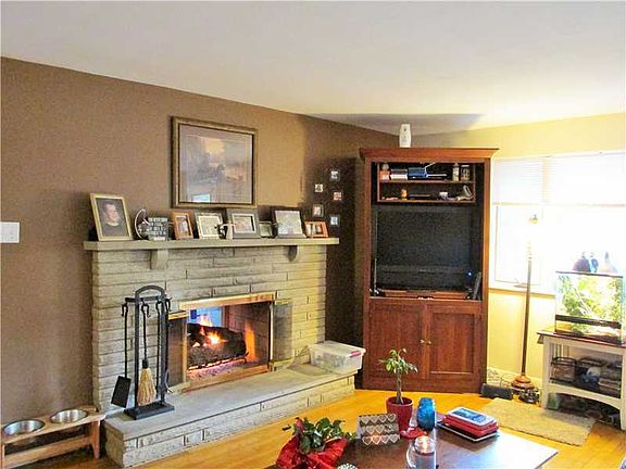 5th image of 114 Thornwood Dr