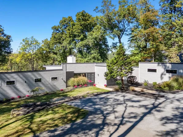 8 Caveswood Ln, Owings Mills, MD 21117