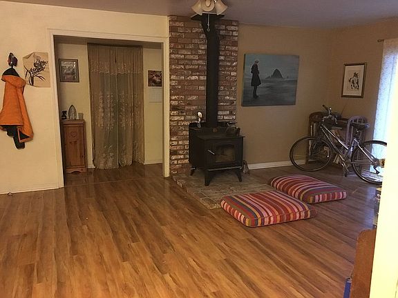 Entry way before French door