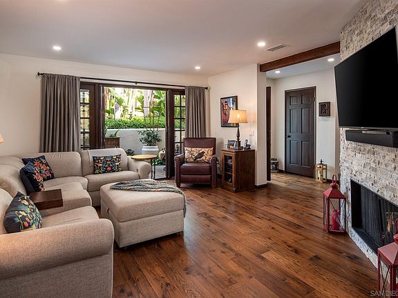 3rd image of 8694 Villa La Jolla Dr Unit 4