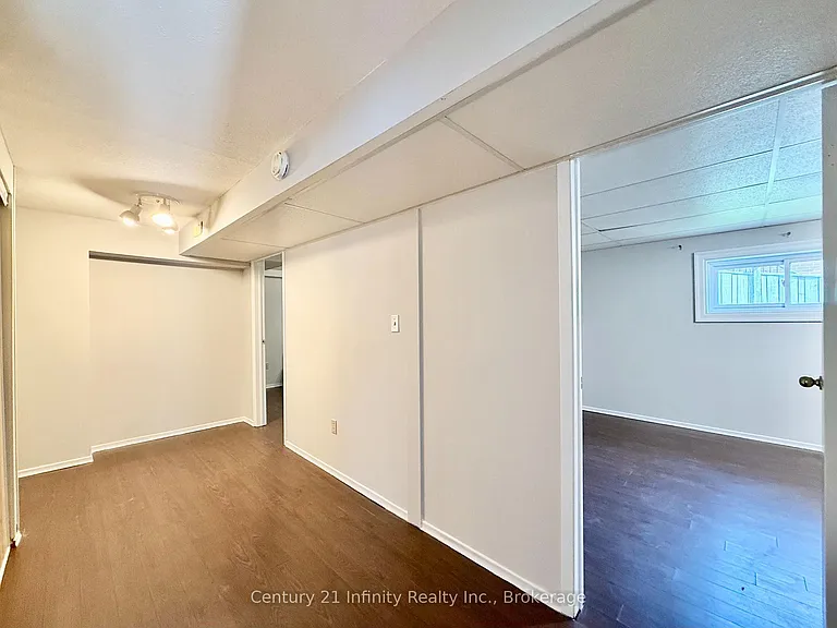 384 Leslie St — Photo 12