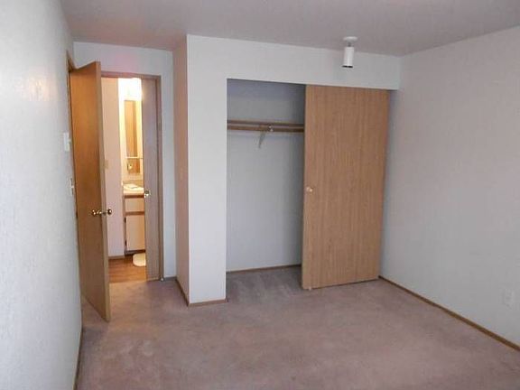 Master w/ Bathroom Access