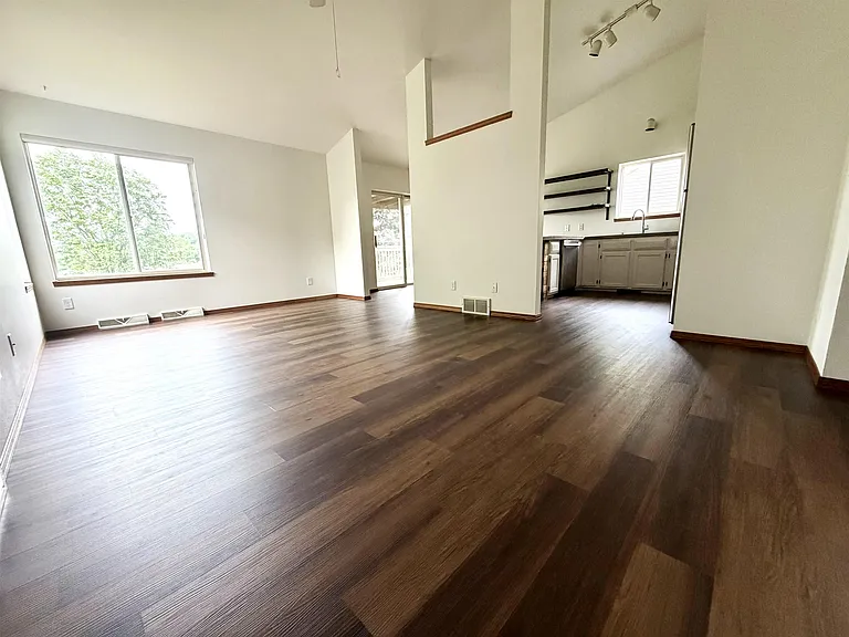 1217 Glacier Hill Dr — Photo 4