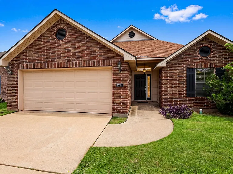 3214 Grand Lake Dr — Photo 1