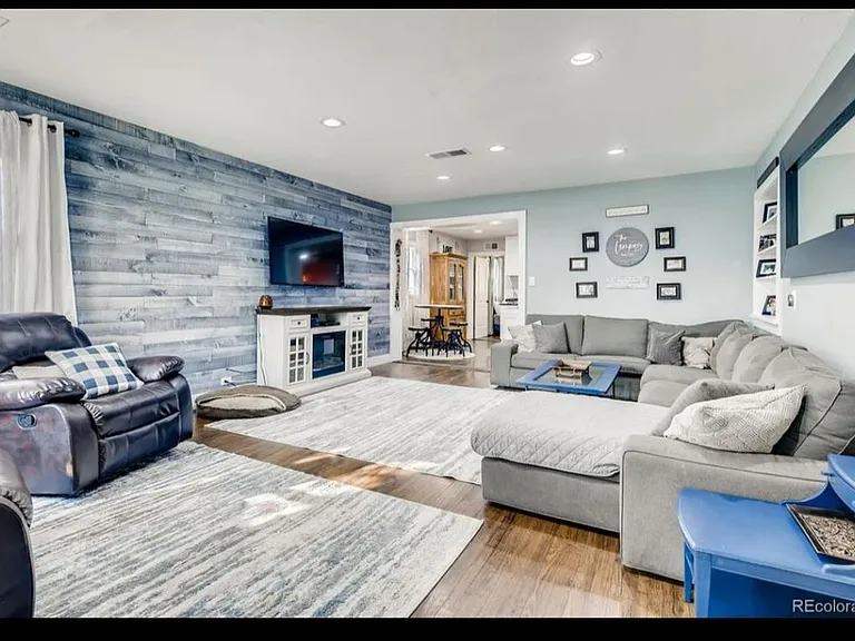 3091 S Delaware St — Photo 2