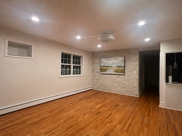 10465 Springfield Blvd, Queens Village, NY 11429