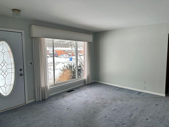 3rd image of 25444 Patricia Ave