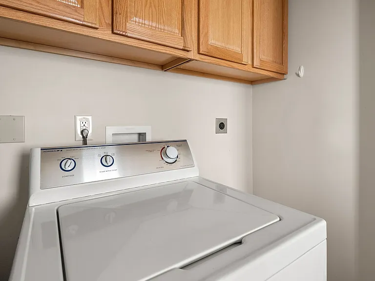 8 Trafalgar Cir — Photo 10