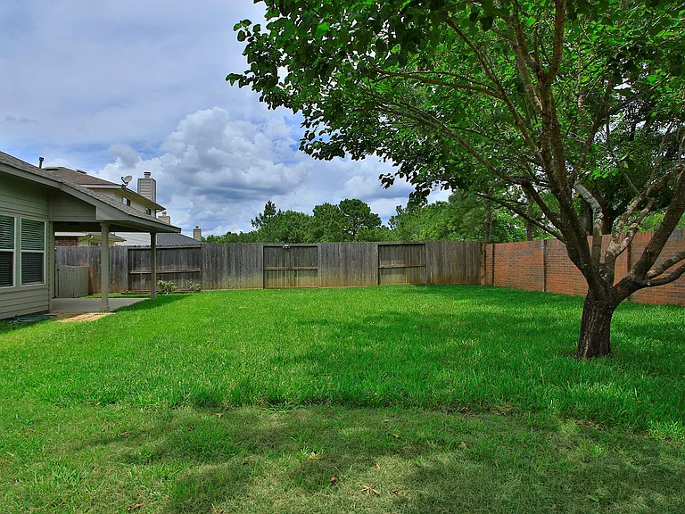 19830 Sternwood Manor Dr — Photo 40