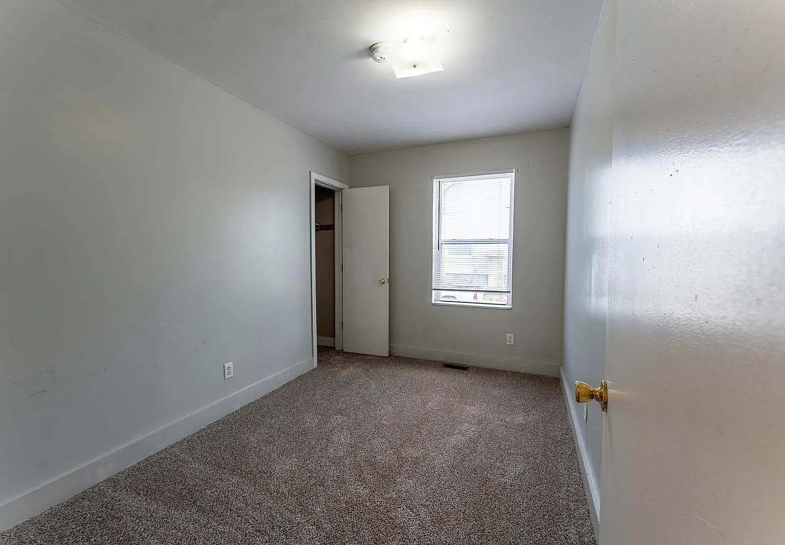 3 bed, 1.0 bath, $1,195 — Photo 4