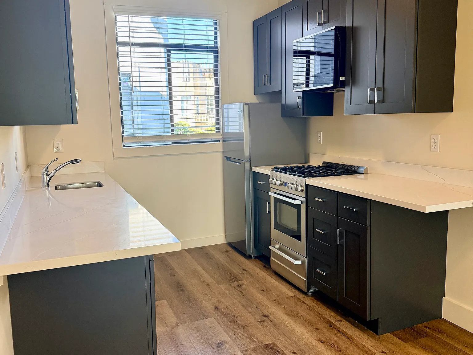 Studio, 450 sqft, $2,895 — Photo 3