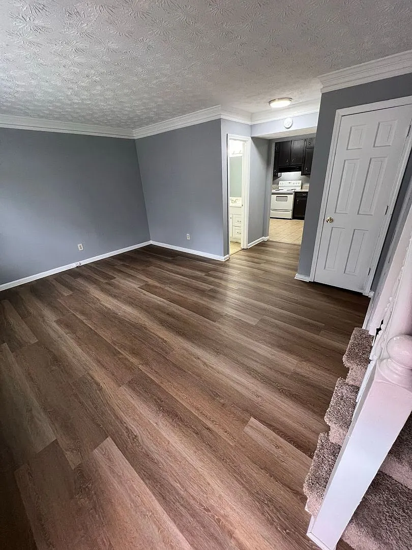 281-283 Scarlet Way — Photo 2