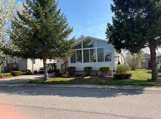 577 Blue Lake Ct, Kimball, MI 48074