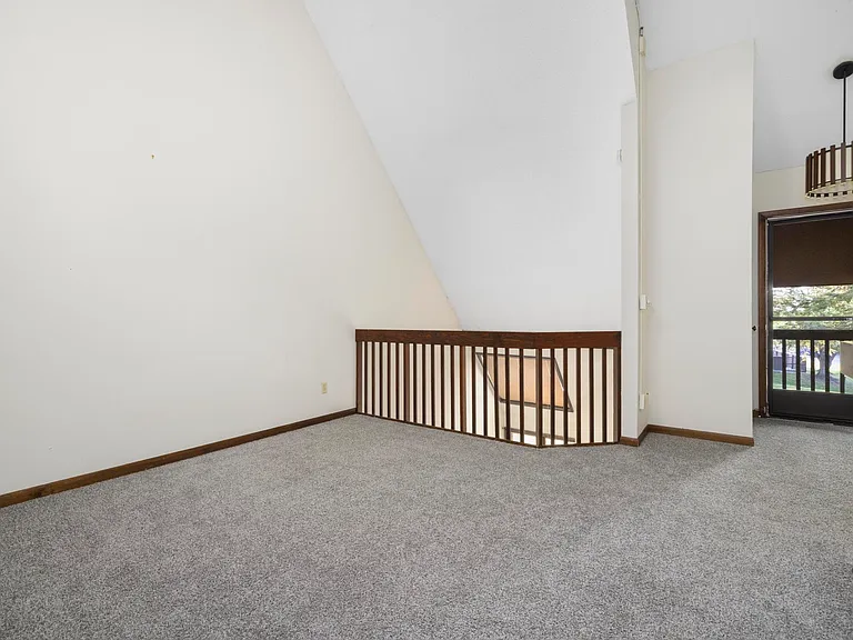 115 Becchnut Streetunit E #2 — Photo 5