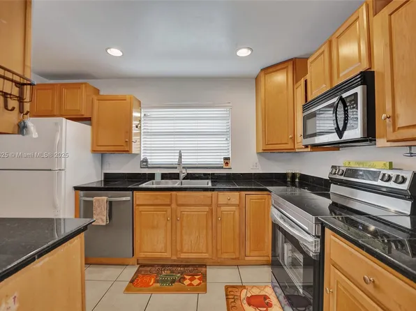 1551 NW 92nd Ave #185, Pembroke Pines, FL 33024