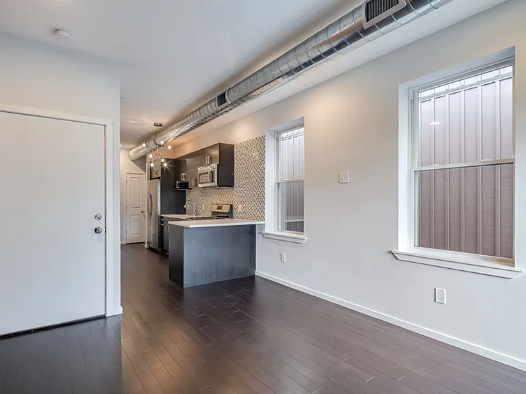 927 N 2nd Street — Photo 5