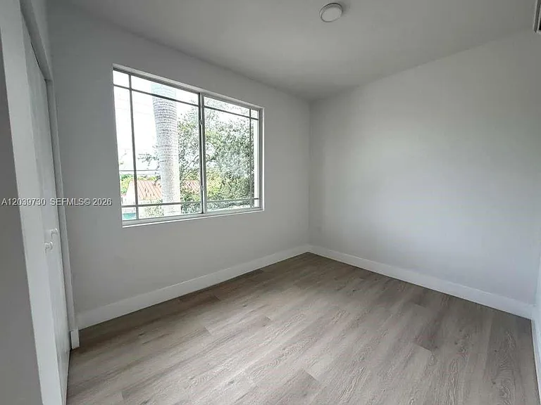 2425 SW 6th St #17 — Photo 8