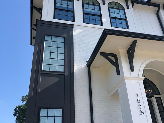 1003 Parkwood Avenue is a truly unique luxury duet with 3 bedrooms and 3.5 bathrooms with a completely separate mother-in-law suite on the ground floor.