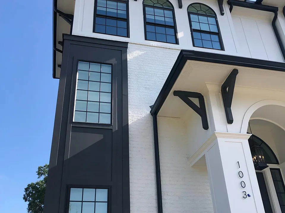 1003 Parkwood Avenue is a truly unique luxury duet with 3 bedrooms and 3.5 bathrooms with a completely separate mother-in-law suite on the ground floor.