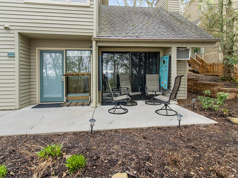 2240 Tanners Rdg #2240 — Photo 12