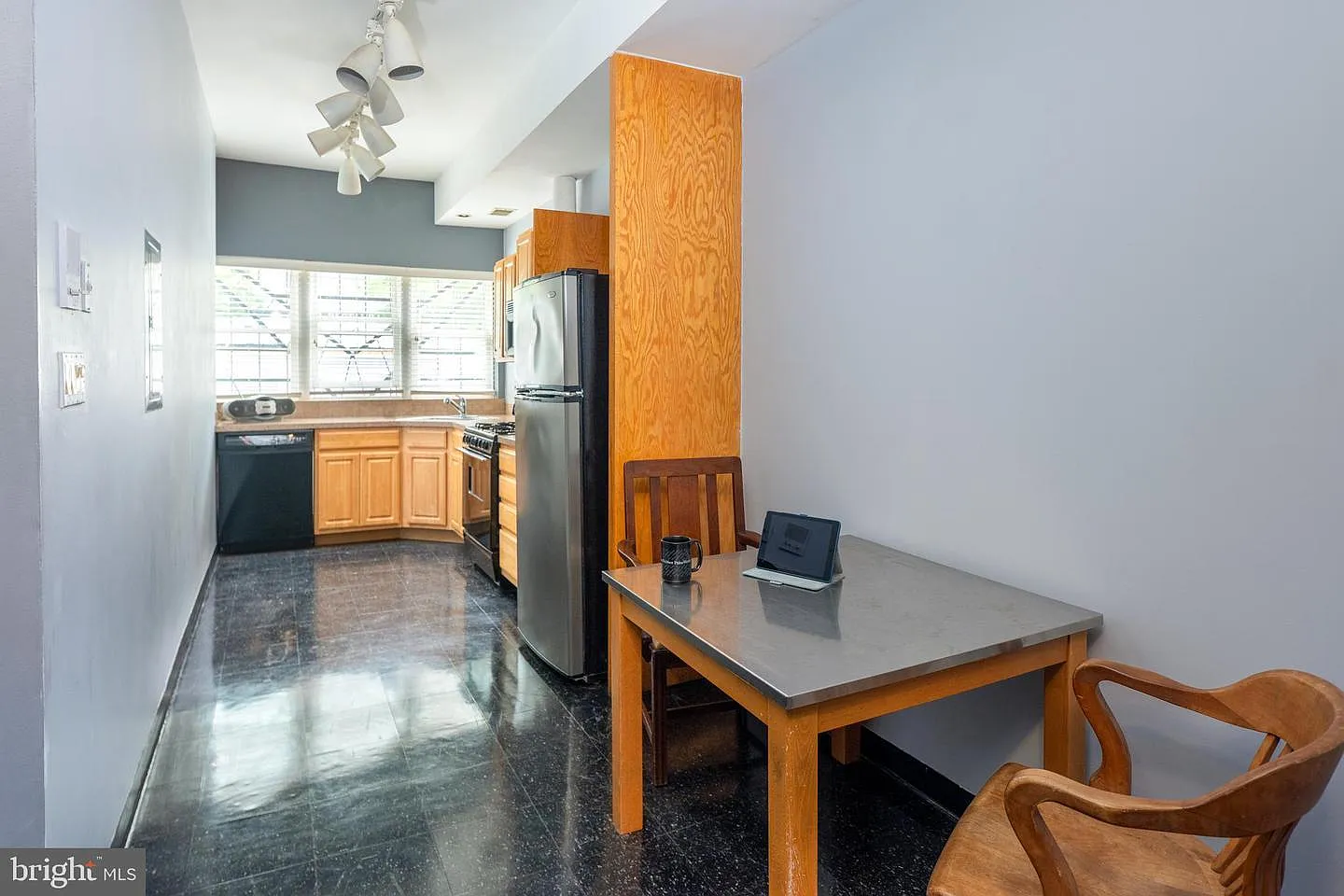 1 bed, 1100 sqft, $1,800 — Photo 2