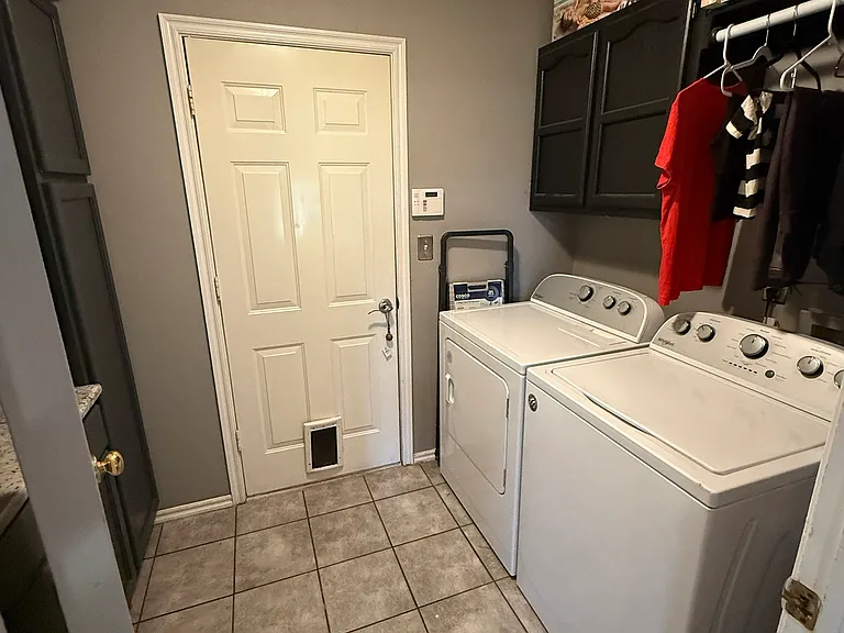 1405 W San Antonio St — Photo 9