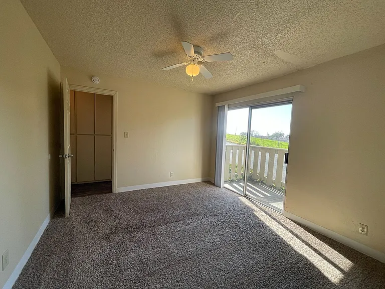 Sharis Apartments — Photo 30