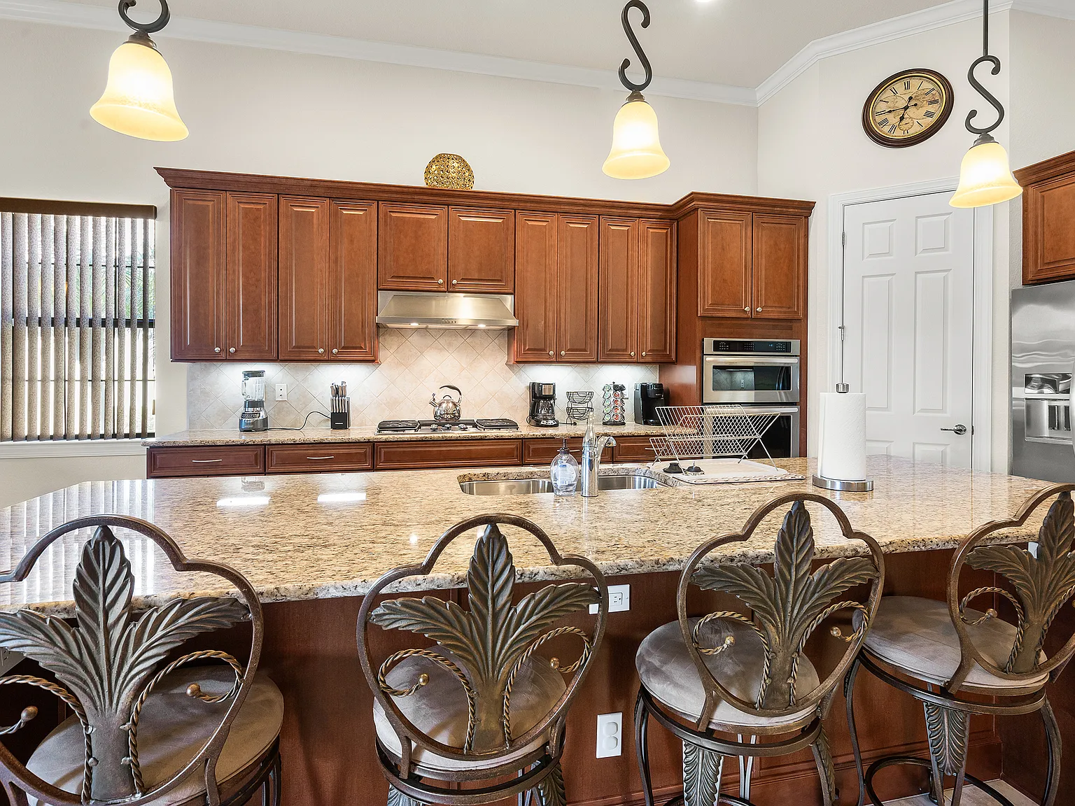 3 bed, 2561 sqft, $7,500 — Photo 4
