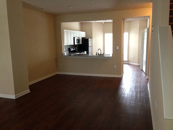 2nd image of 208 Ivy Meadow Ln