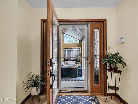 4th image of 410 Merion Avenue