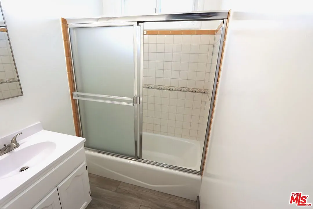 2 bed, 1.0 bath, 750 sqft, $2,249 — Photo 3
