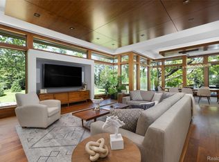 2700 Squirrel Rd, Bloomfield Hills, MI 48304