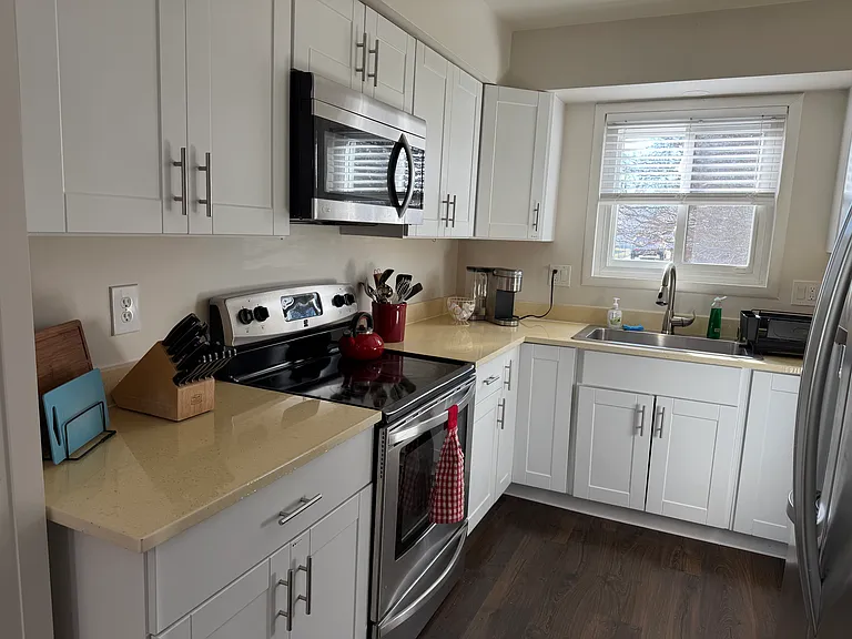 236 Kinross Ave — Photo 5