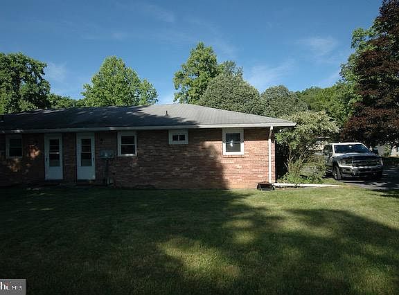 4th image of 1355-1357 University Dr