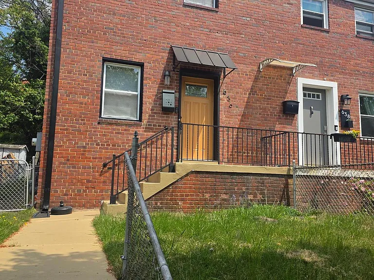 636 Burns St SE — Photo 2