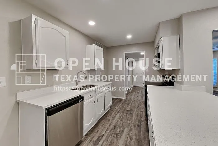 518 White Oak St — Photo 6