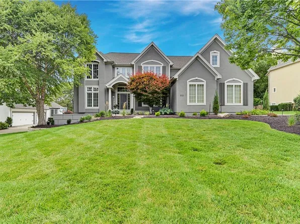 14118 Manor Dr, Leawood, KS 66224