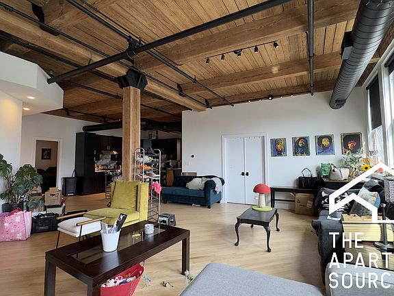 5th image of 411 S Sangamon St #D