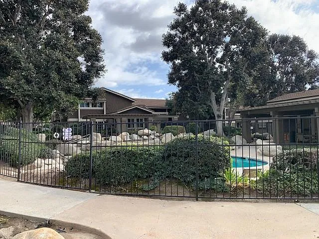 237 Streamwood — Photo 17